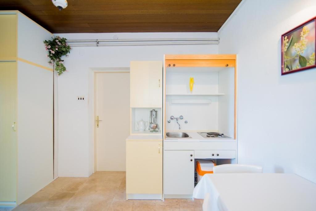 Apartments Veve Postira Zimmer foto